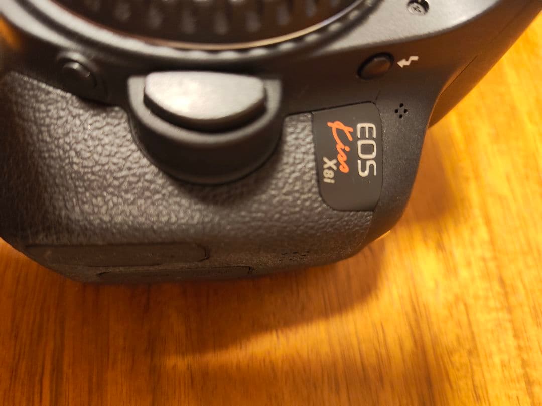 【ジャンク】Canon EOS Kiss X8i デジタル一眼レフ