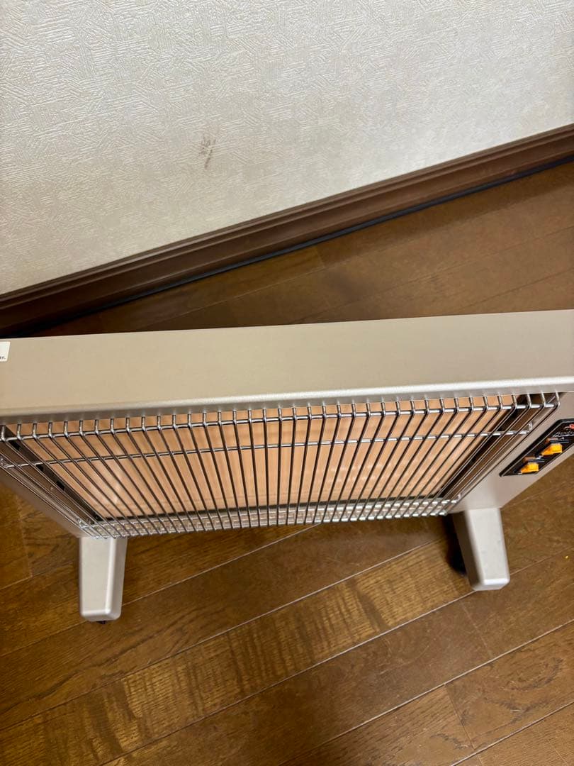 サンルミエ キュート （パールゴールド） 電気ヒーター 遠赤外線ヒーター