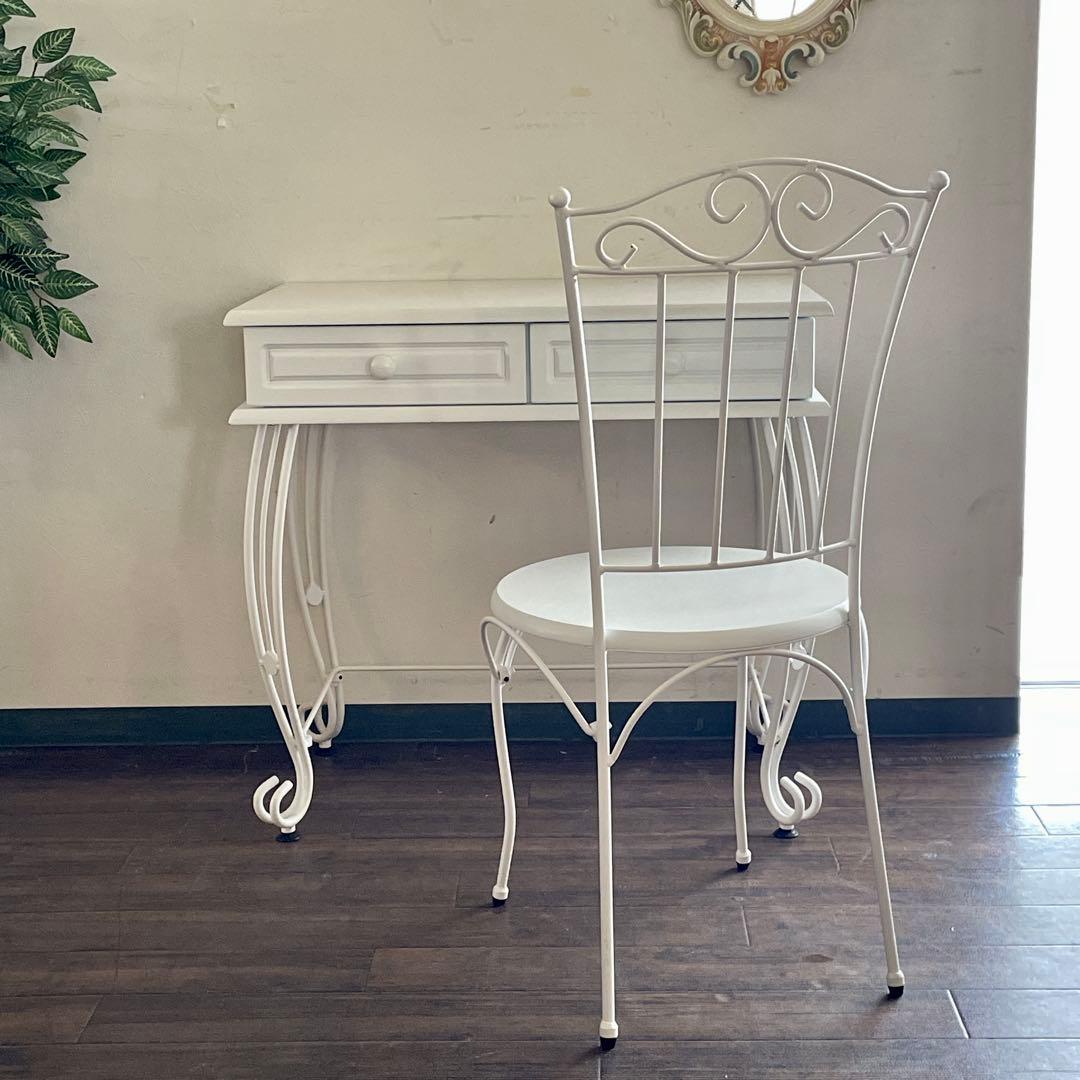 r186 アンティーク風の曲線美 コンパクトで美しいロートアイアンデスクセット