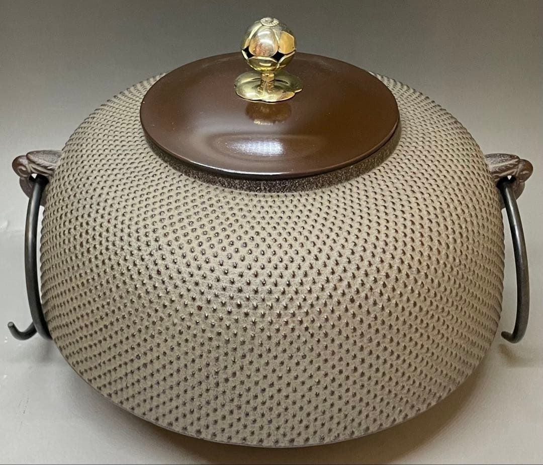 人間国宝　高橋敬典　金谷浄雲　南鐐撮霰　平丸釜添　唐銅鬼面風炉　釜鐶　c10