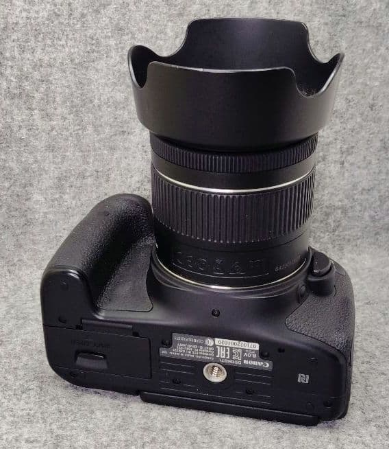 Canon EOS Kiss X８i 標準ズームレンズ付