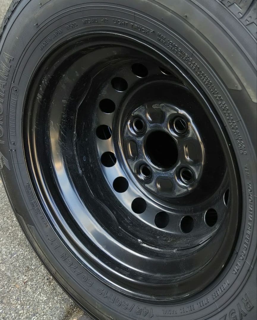 ダイハツ　アトレー　純正タイヤ