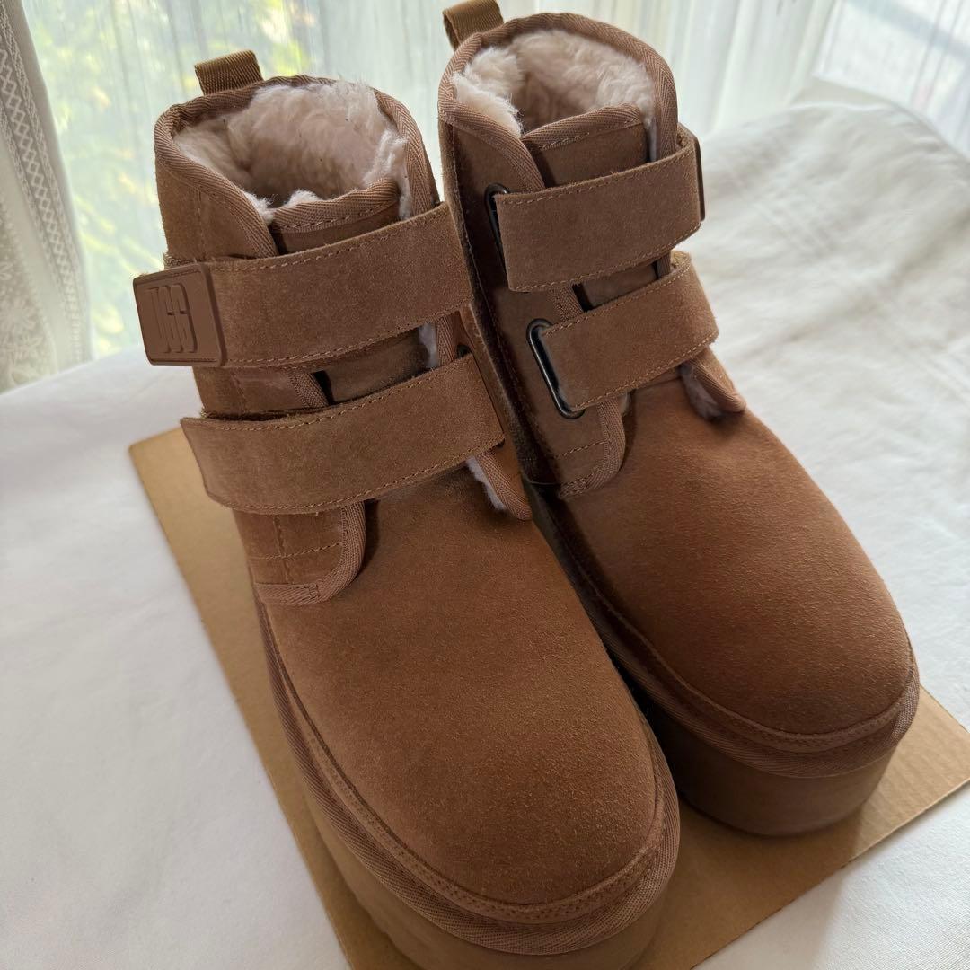 美品 UGG アグ　厚底ブーツ　アグ ニューメル プラットフォーム 8サイズ