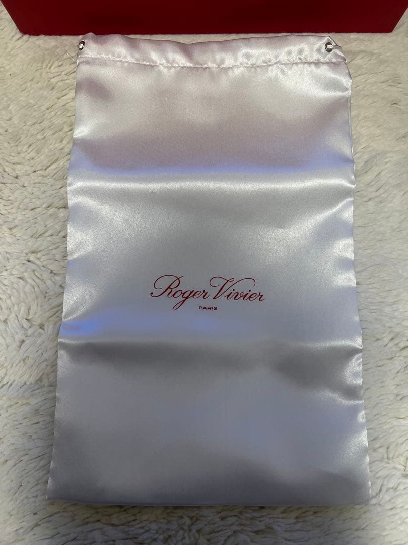 Roger Vivier トランペット　パテントレザー　バレリーナ　フラット