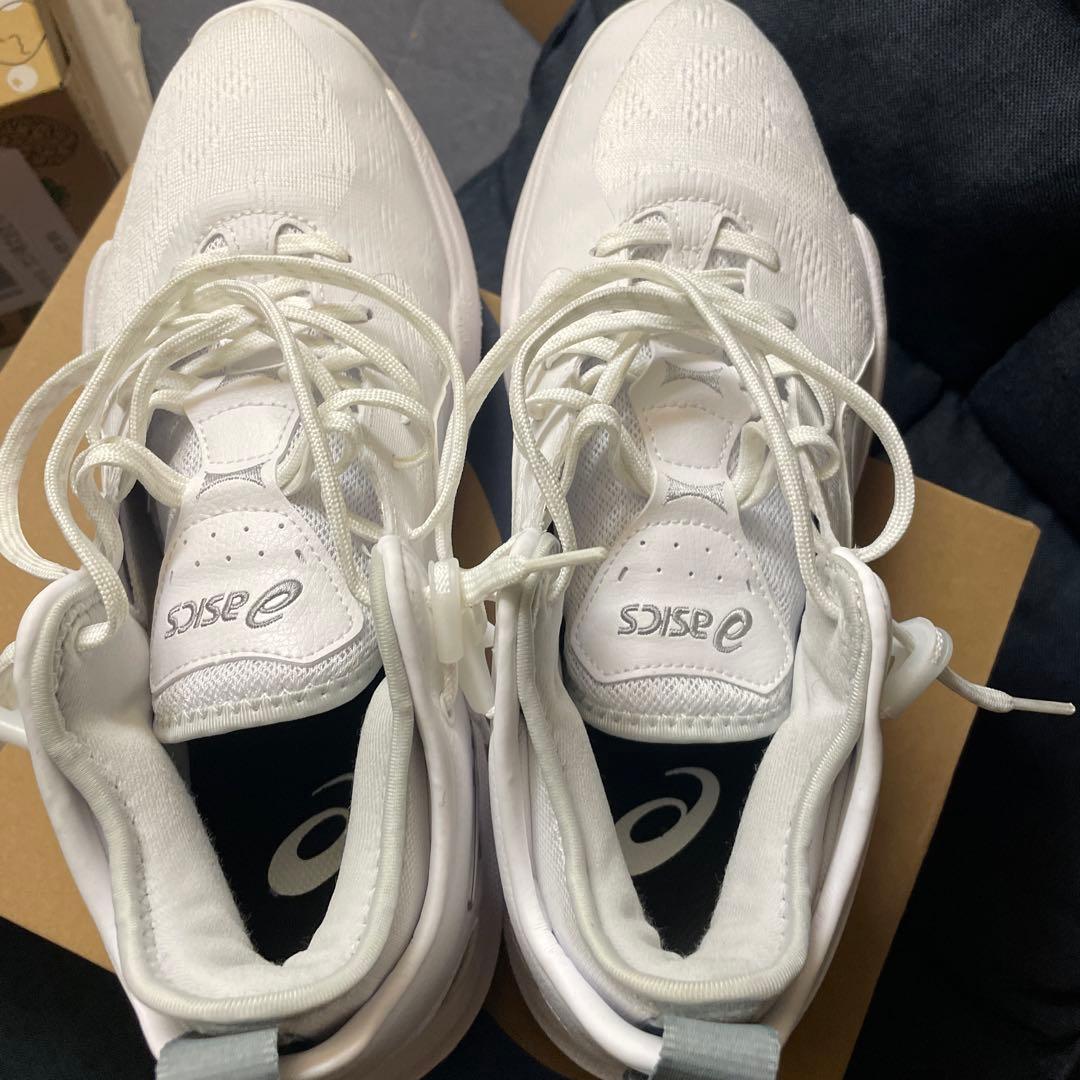 asics バスケットボールシューズ ホワイト