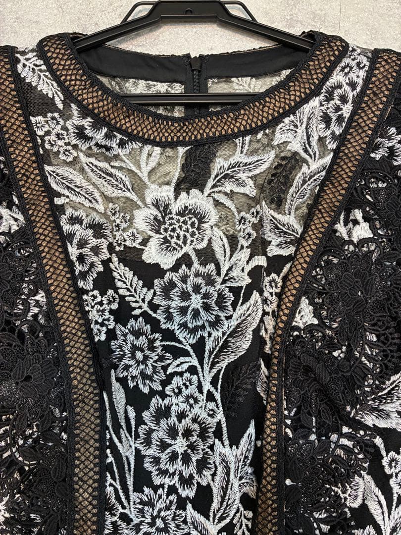 Yoshi未使用タグ付TADASHI SHOJI 刺繍レースワンピース　4