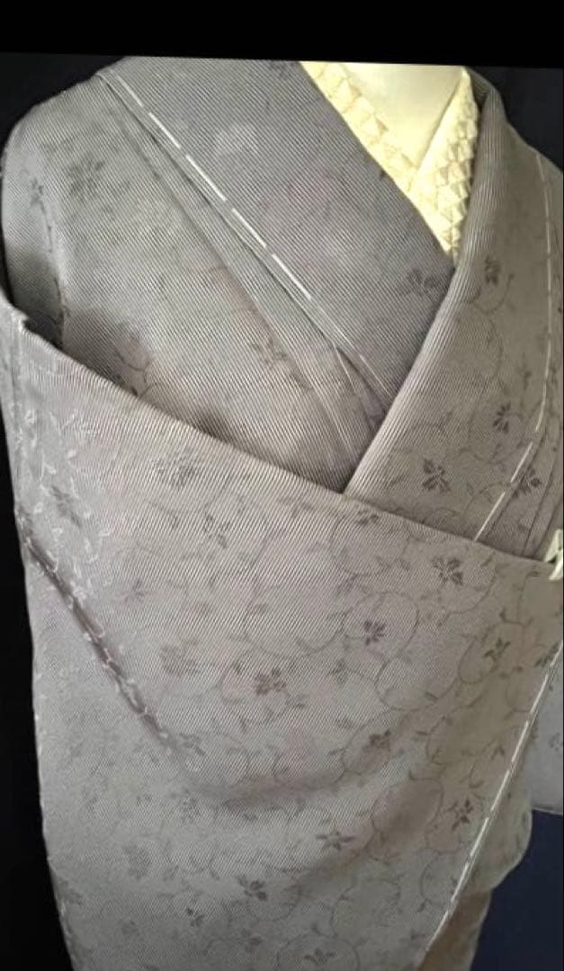 【小紋お召】お直し承りました　小花柄のお召　　※日本の絹シリーズ　　　　しつけ付