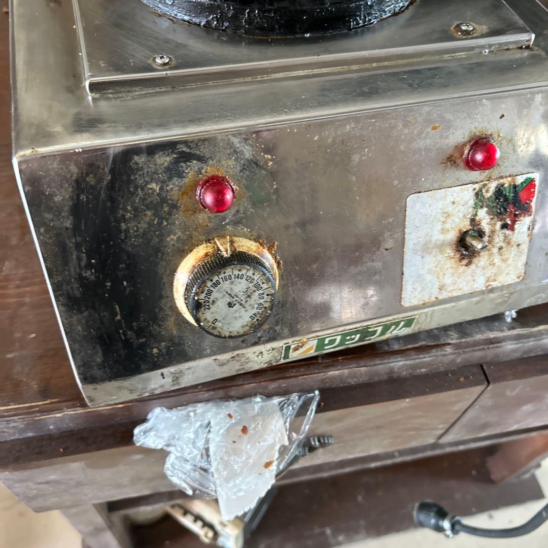 動作確認済　サンテック　ワッフルメーカー　油汚れあり、台座がない。