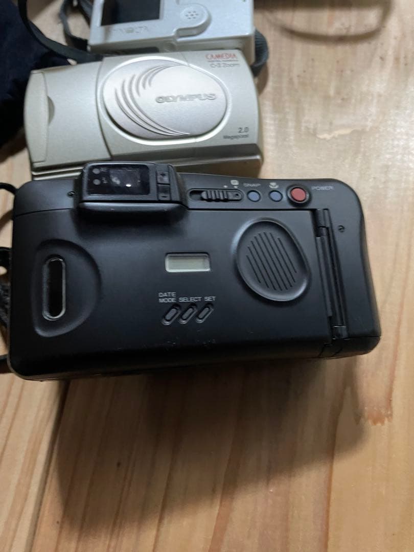 フィルムカメラ2台とデジタルカメラ台2台 canon Fuji