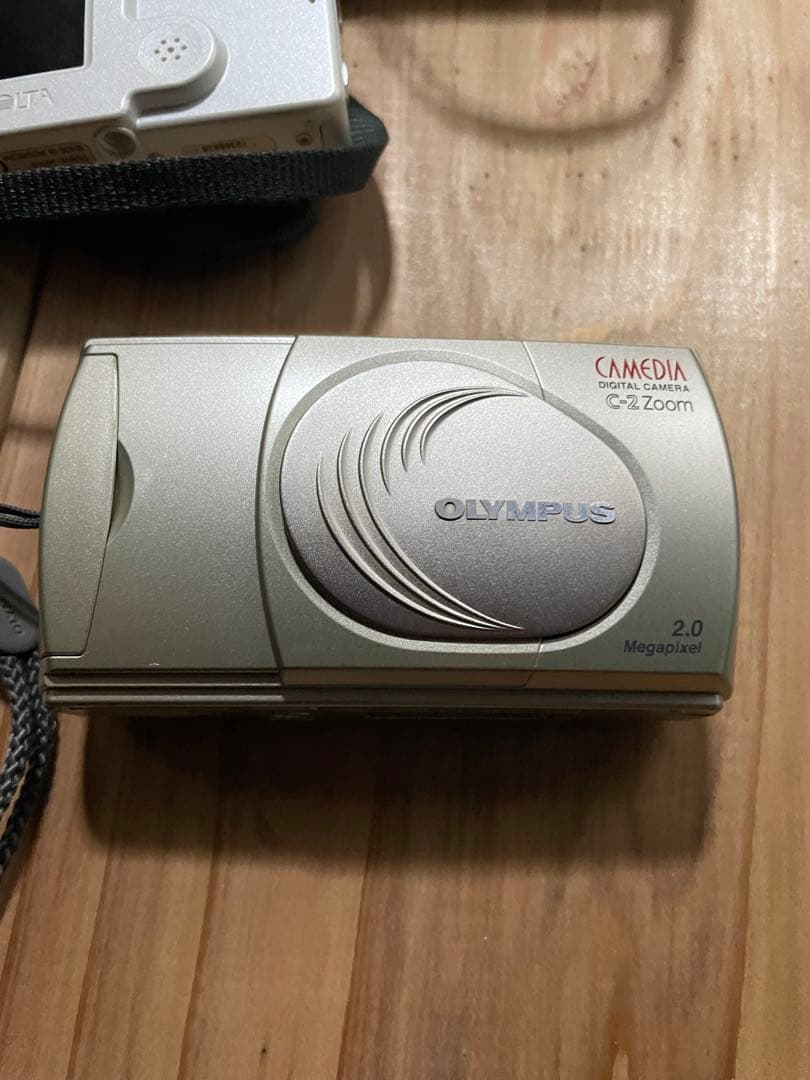 フィルムカメラ2台とデジタルカメラ台2台 canon Fuji