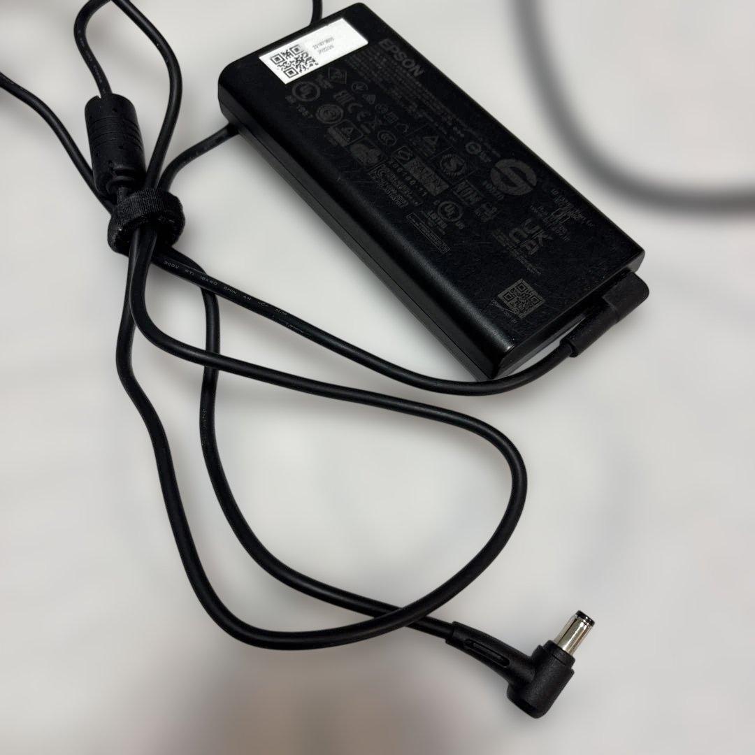 エプソン EF-12プロジェクター ヤマハスピーカー搭載 使用時間555h