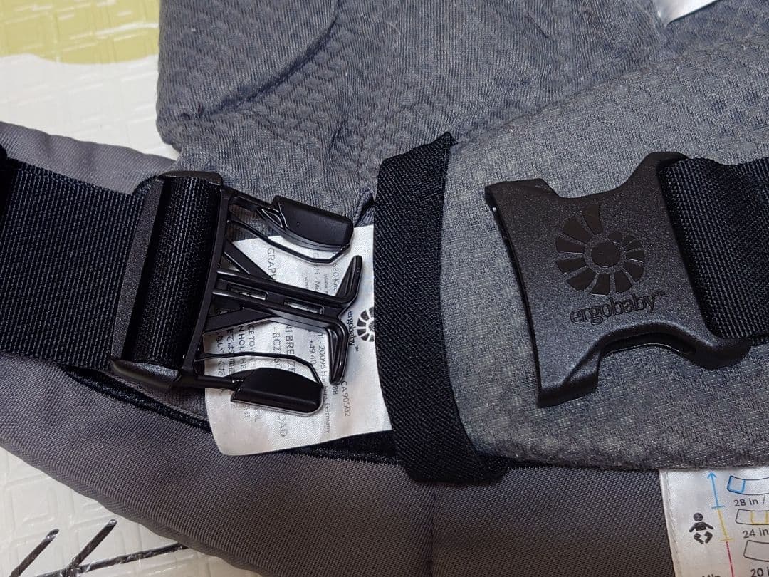 エルゴベビー オムニブリーズ エアメッシュ グラファイトグレー　よだれカバー付き