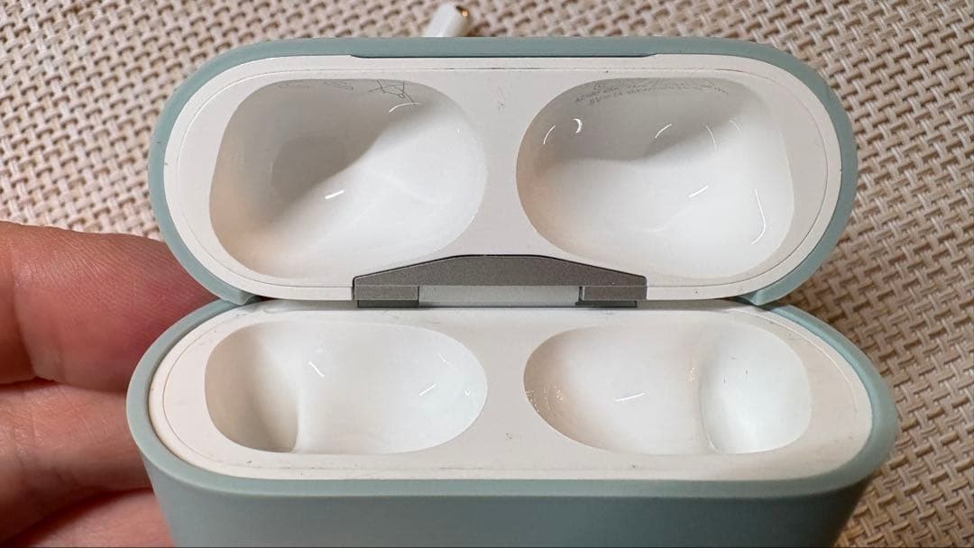 AirPods pro第一世代　Lightning端子モデル