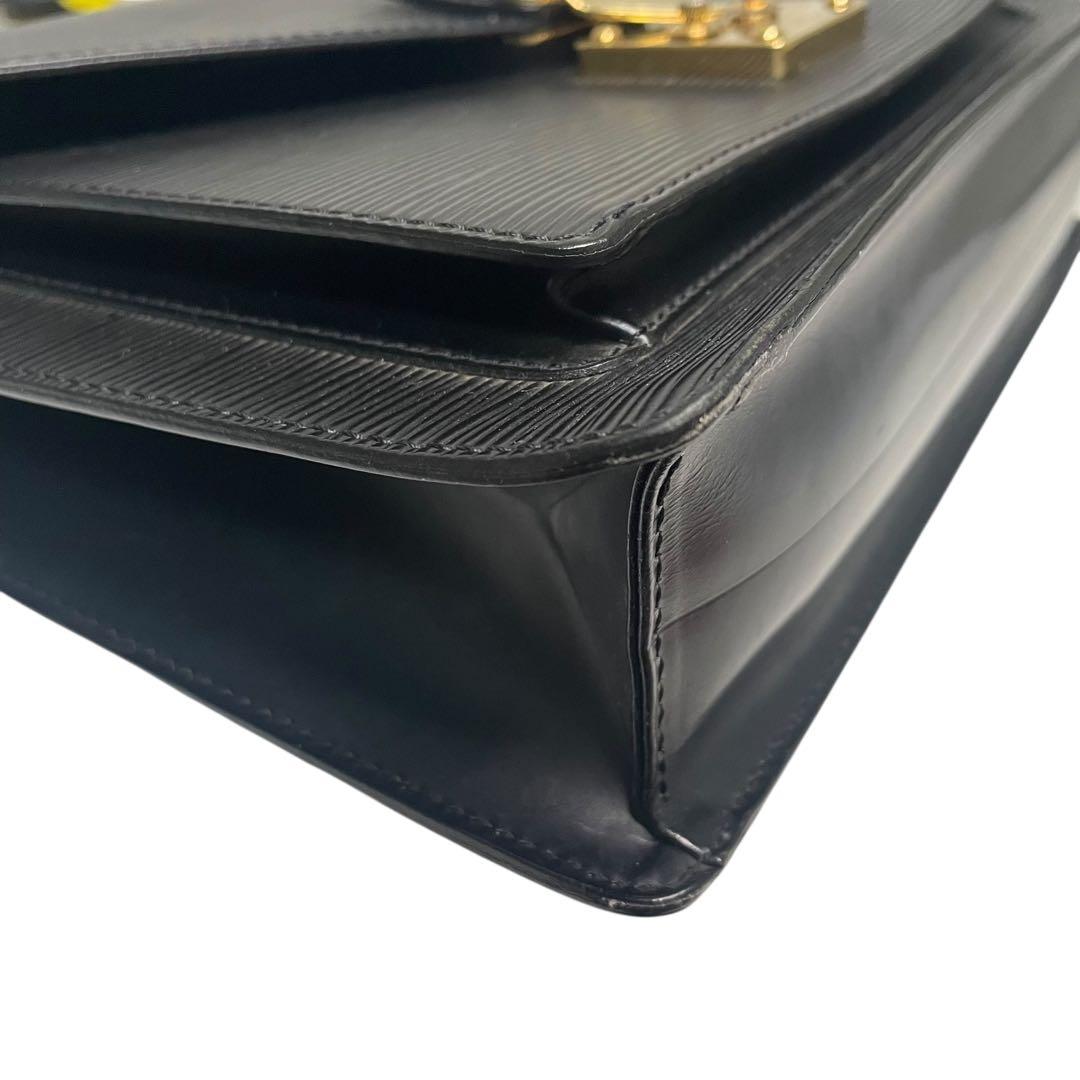 ルイヴィトン エピ モンソー28 ノワール ハンドバッグ