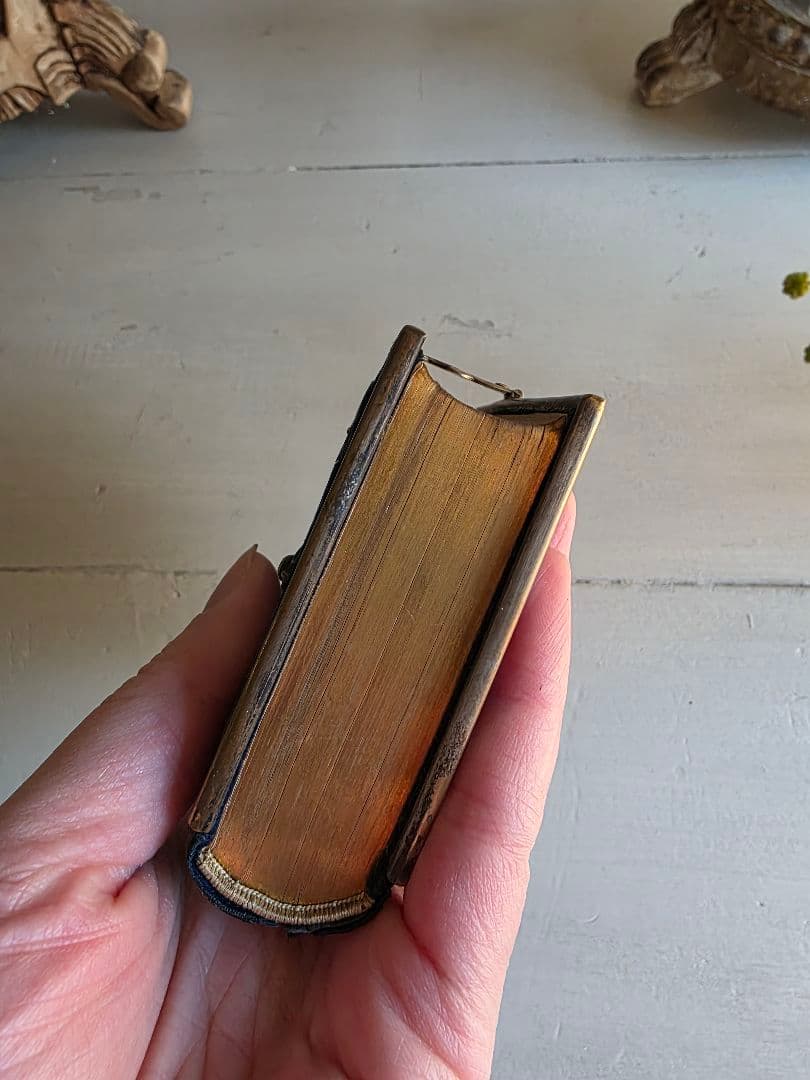 貴重　フランスアンティーク　1855年　ミセル　アヴェマリアのモノグラム 祈祷書