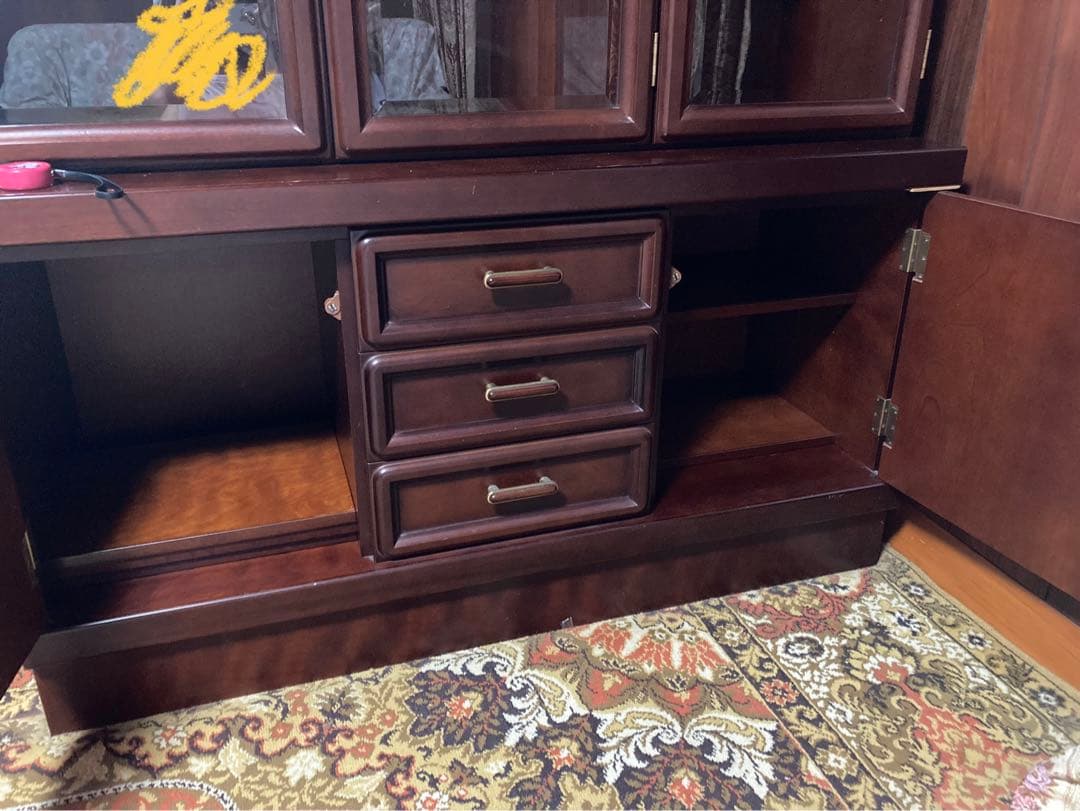 ダークブラウン木製キャビネット