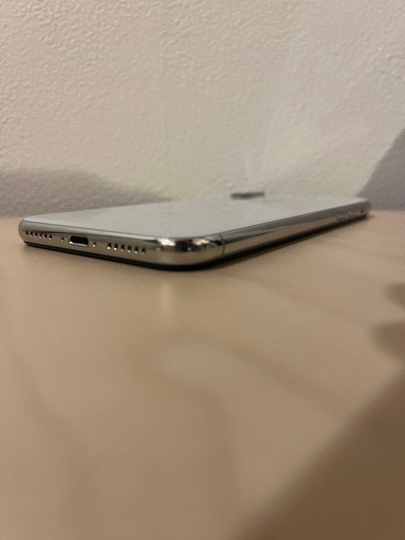 iPhone X 256gb シルバー (ホワイト)カバーと充電器付 シムフリー
