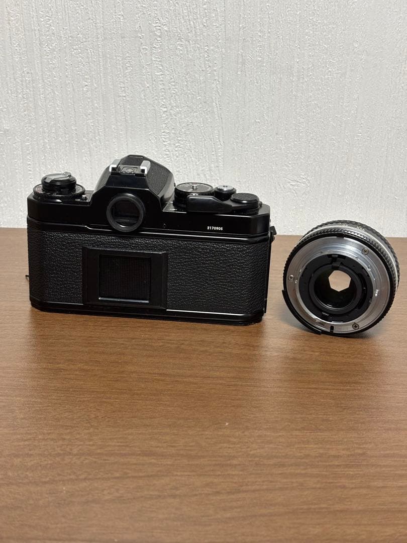 Nikon FE2 一眼レフカメラ + Nikkor 50mmレンズ