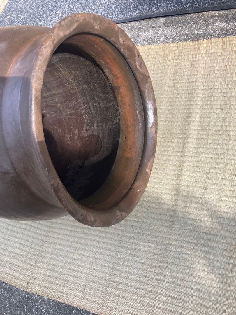時代物 陶器の大型甕 古い壺 。茶褐色。和モダン 高さ64センチ