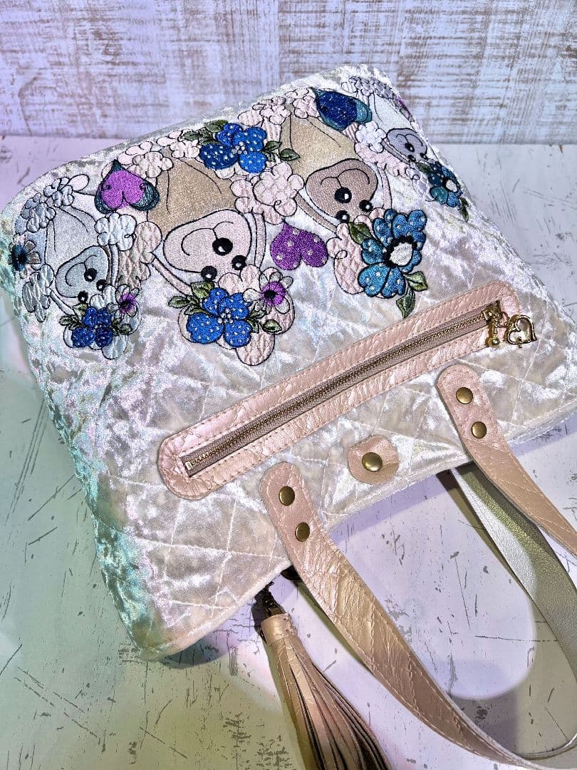 いたちページです。ロラライハリス♡刺繍の楕円底バッグ♡バッグのみ