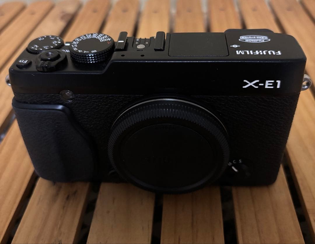 Fujifilm X-E1 pergear25mmf1.8レンズ付き