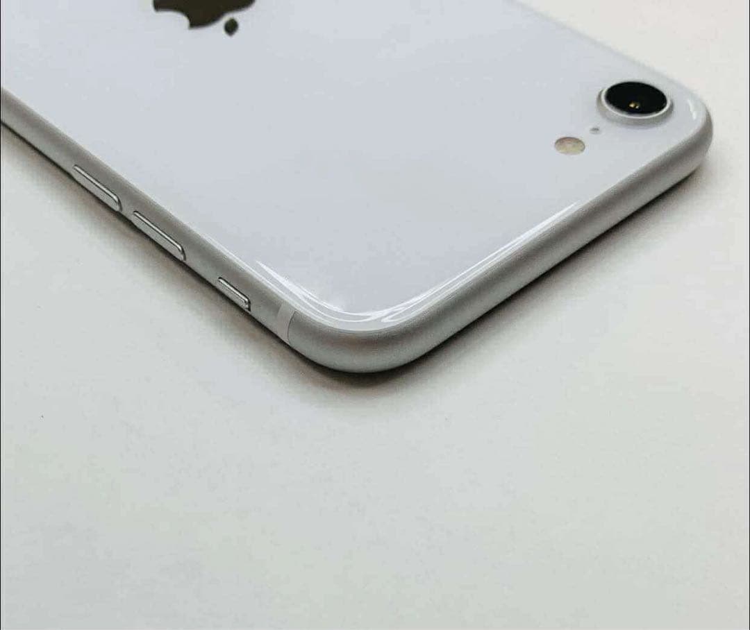 iPhone SE 第2世代 128GB SIMフリーバッテリー100％