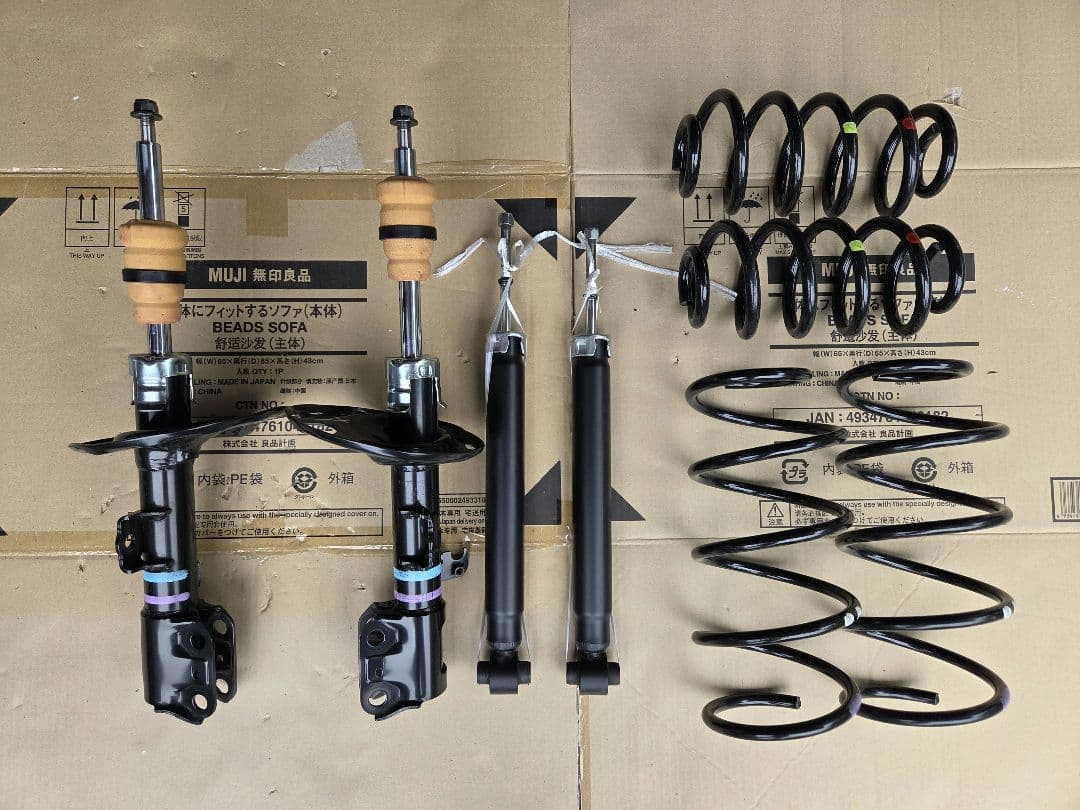 80系　エスクァイア　後期　純正　サスペンションキット(一式)　ノア　ヴォクシー