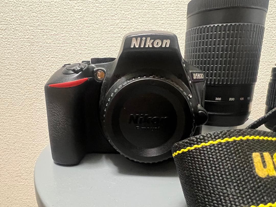 Nikon D5600 デジタル一眼レフカメラ　ダブルズームキット