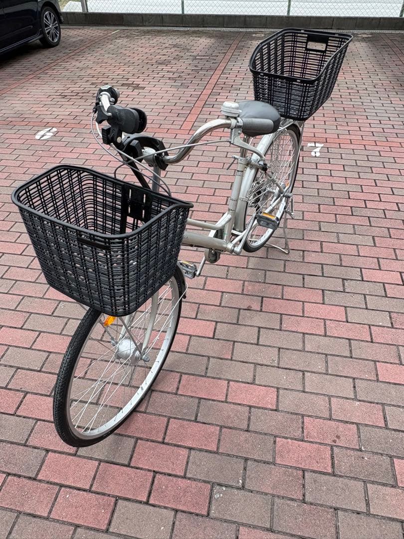 Rik☆さん専用 前籠付きAR変速付きシルバー 軽快車(26㌅)配達共に可能