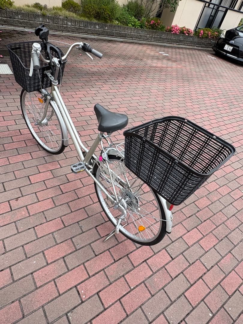 Rik☆さん専用 前籠付きAR変速付きシルバー 軽快車(26㌅)配達共に可能