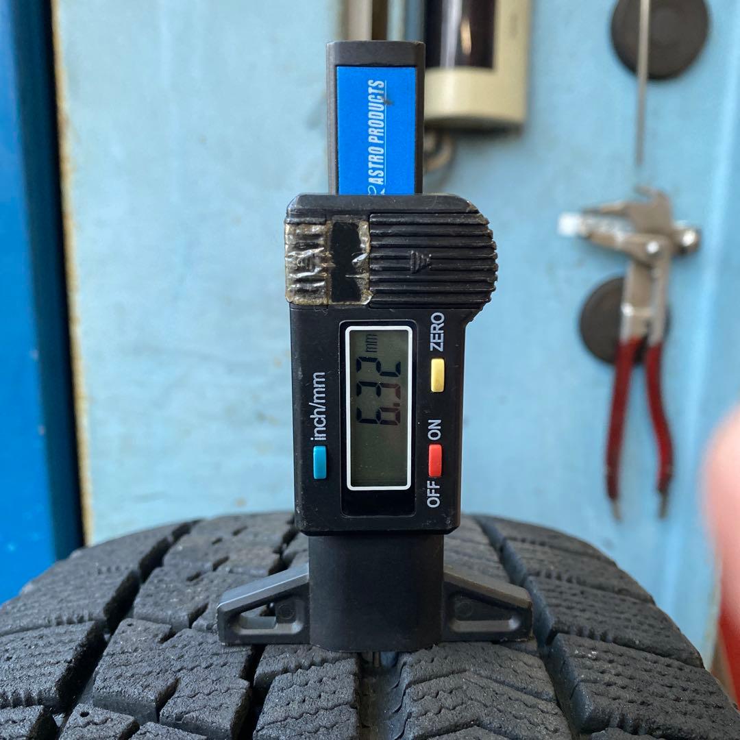 中古溝ありブリヂストンスタッドレスセット185/65R15アクア、ノート