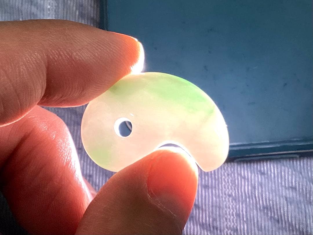 超レア‼️高額材料使用 ジェダイト糸魚川翡翠勾玉‼️ コレクション級　御守り　本物を