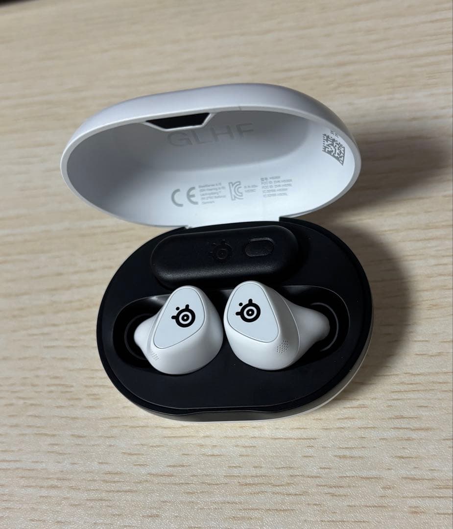 ヘッドホン SteelSeries Arctis Gamebuds