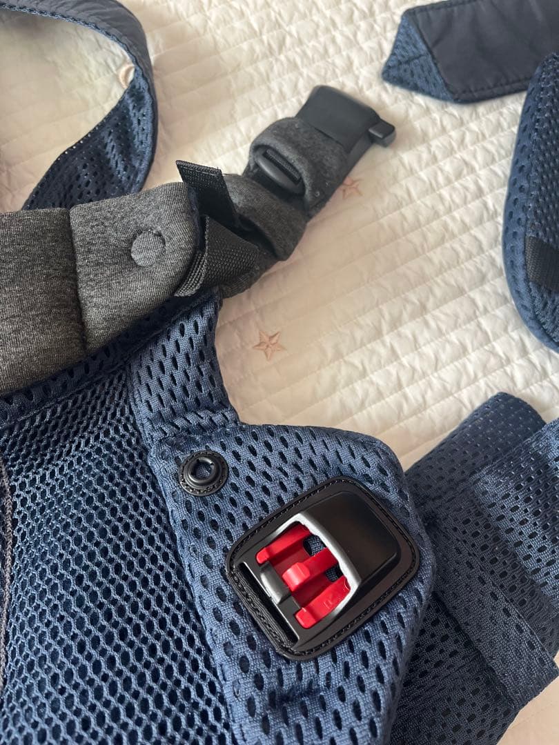 ベビービョルン ハーモニーネイビー抱っこ紐　リバーシブルカバー付き