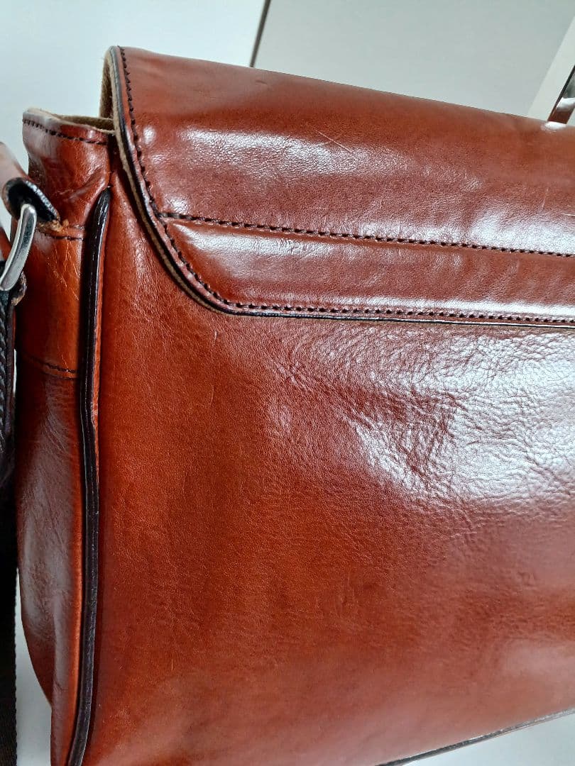 美品 ココマイスターマットーネマルチショルダーバッグ　ブラウン