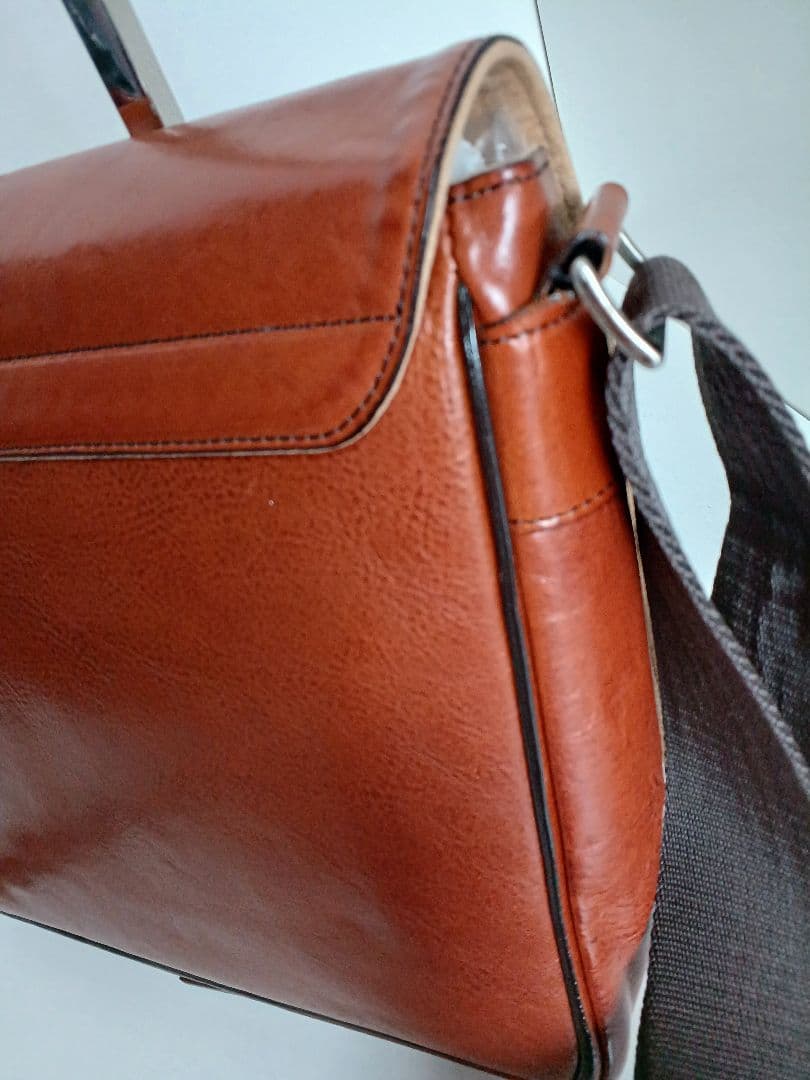 美品 ココマイスターマットーネマルチショルダーバッグ　ブラウン