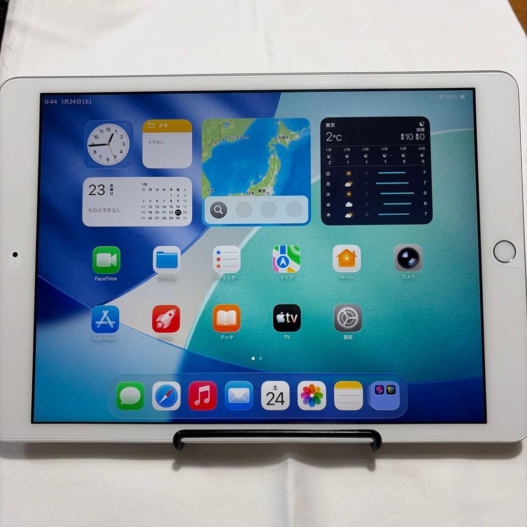 Apple iPad (第8世代) シルバー 32GB wifi モデル