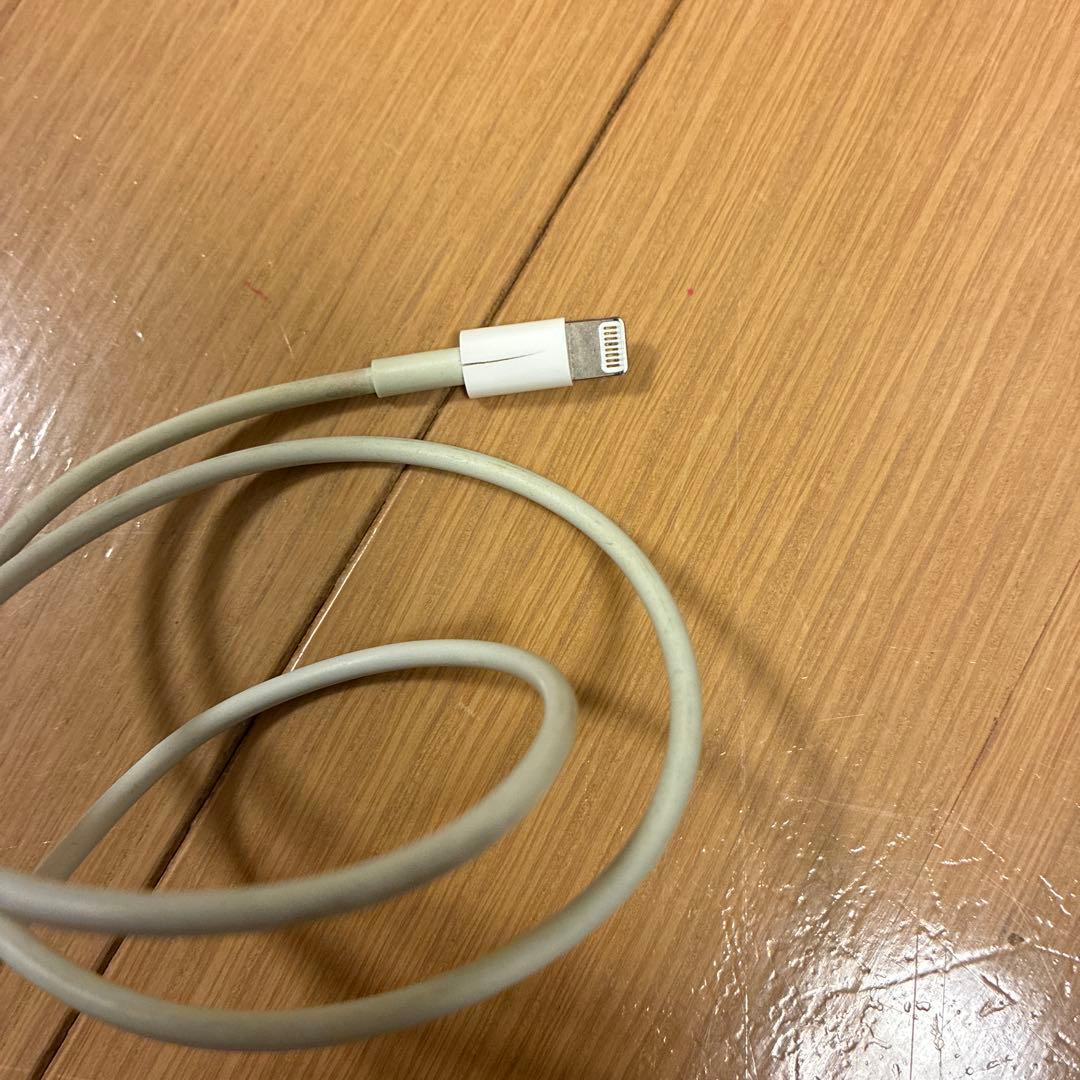 Apple iPhone 8 シルバー 本体　箱，付属品付き