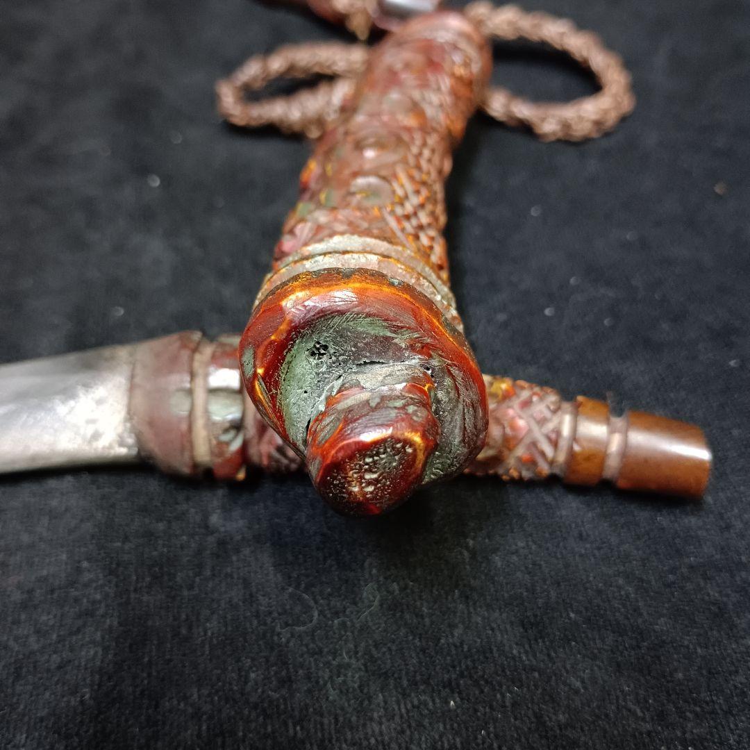 北海道アイヌ　メノコ　マキリ彫刻装飾の鹿骨製ナイフ