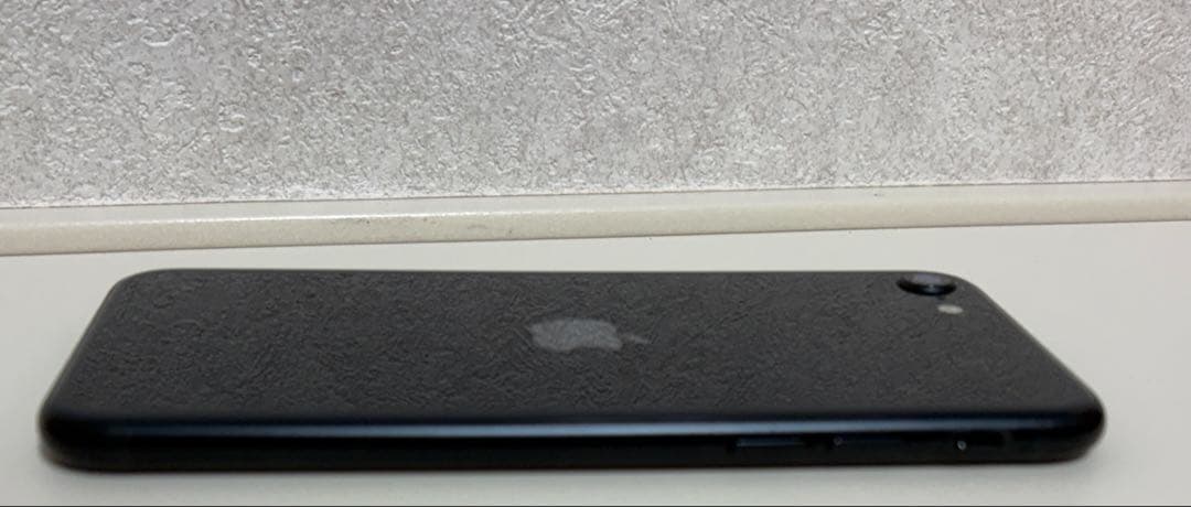 美品 iphoneSE 第三世代 64GB ミッドナイト ケース付 SIMフリー