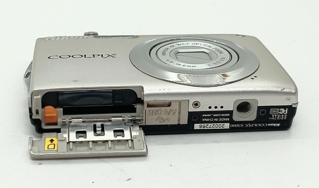 Nikon COOLPIX S3000 コンパクトデジタルカメラ 充電器付き