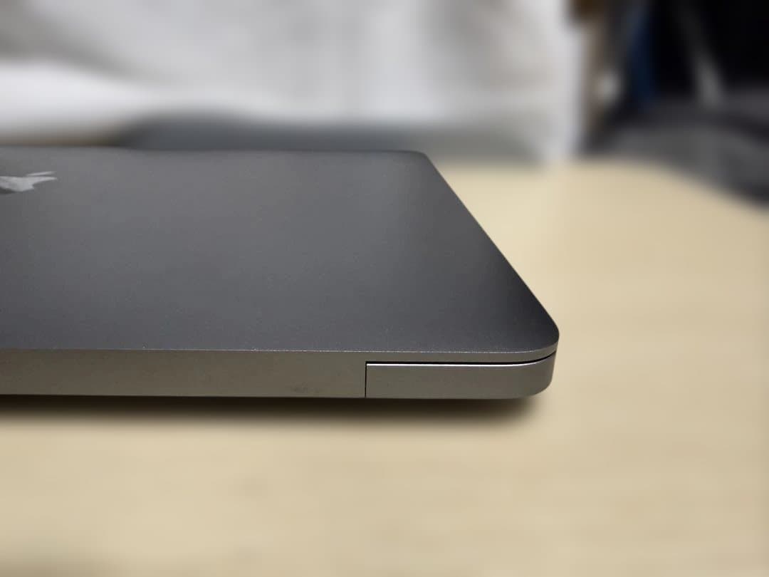 Mac book air M1 バッテリー　100% 放電回数4回