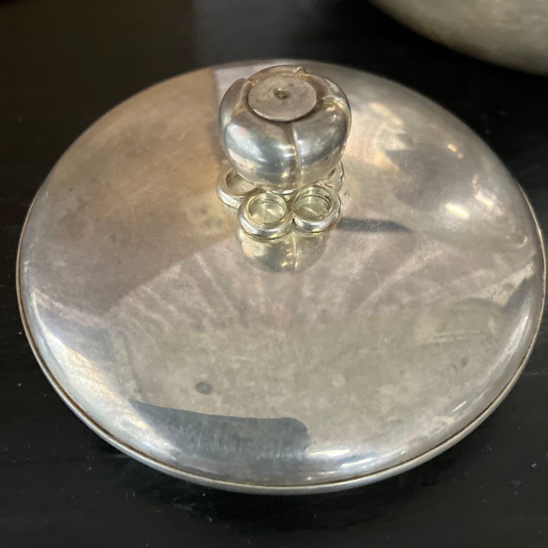 明治の金工師「中川九世浄益」作「南鐐（なんりょう）」純銀湯沸　重さ４８３㌘