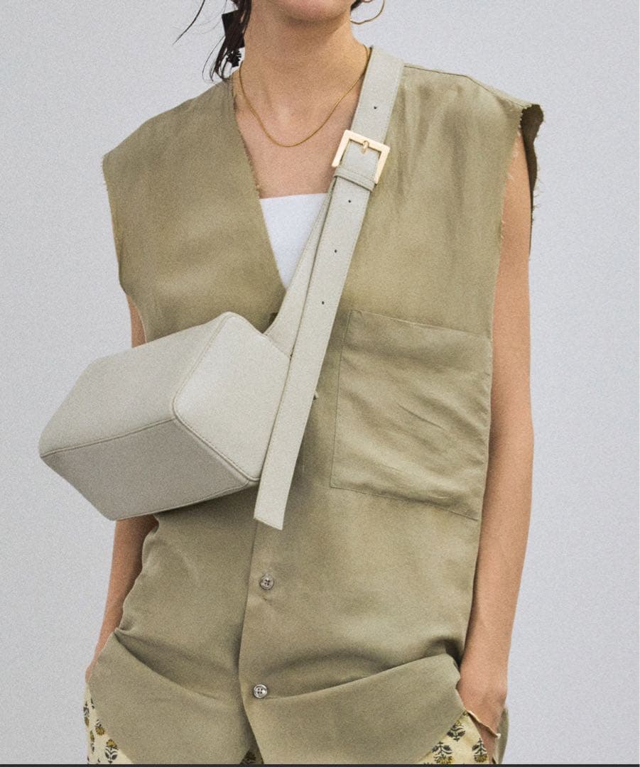 SALON adam et rope' グレーレザーボックスショルダーバッグ