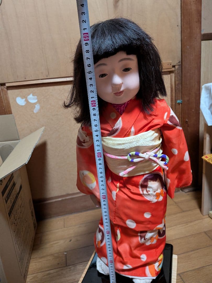 多きな人形