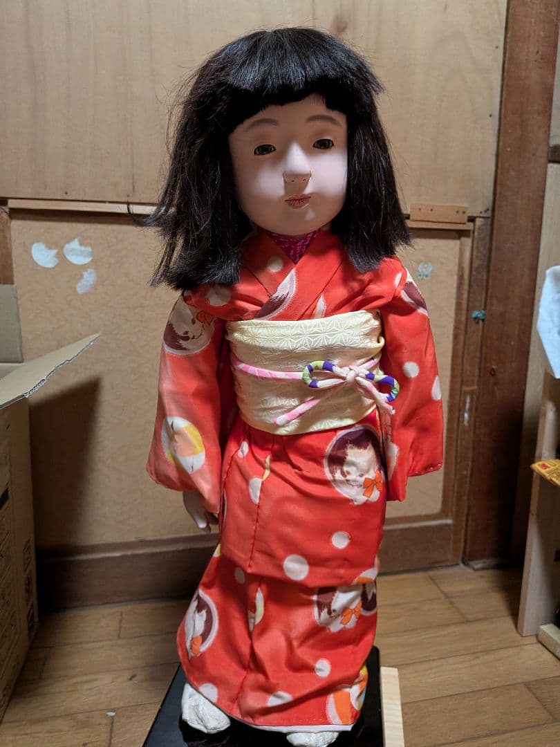 多きな人形