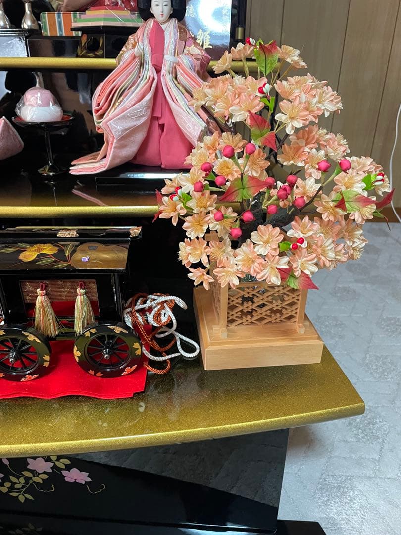 豪華な雛人形セット　三段　本金蒔絵　☆美品☆