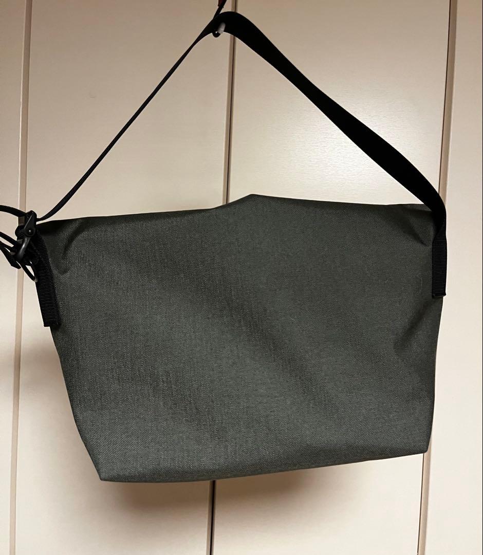 アクセサリー *BLUE LUG* the messenger bag half (grey)