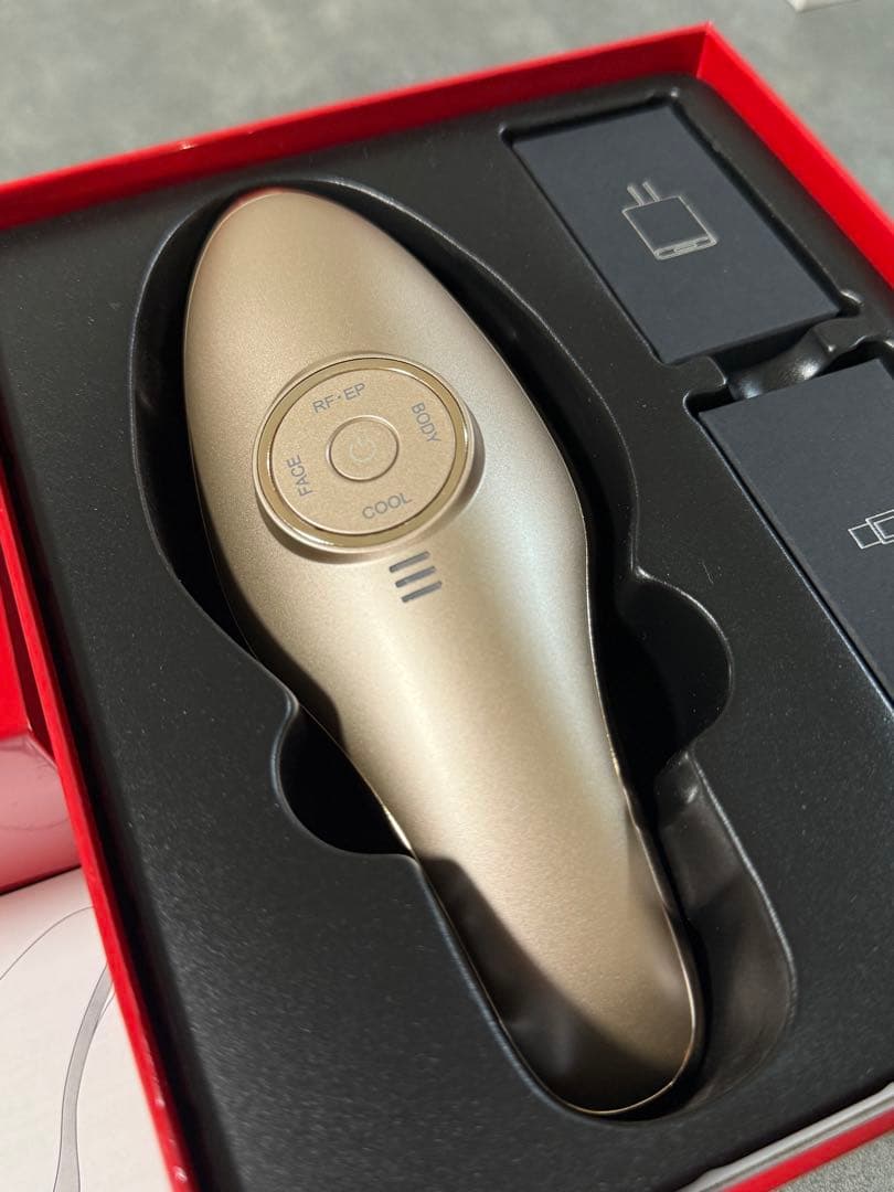 ME LA BOUM エムイーラボン Eclat 美顔器 IKKOプロデュース