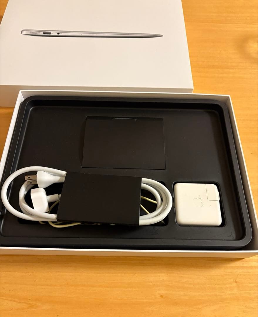 MacBook本体 MacBook Air (13-inch, Early2015) 8G/120G